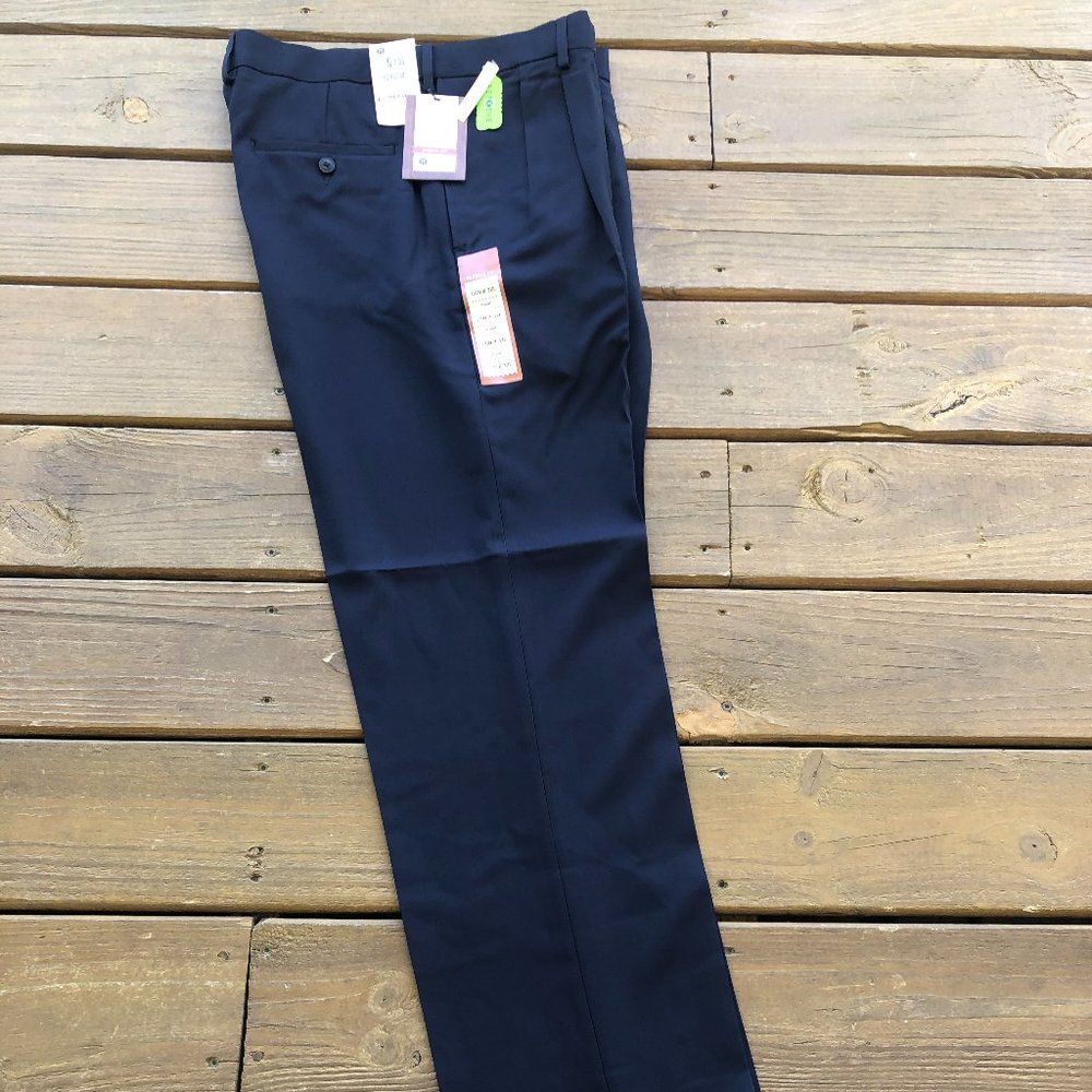 NWT Navy Haggar Classic Fit Pleated Dress Slacks